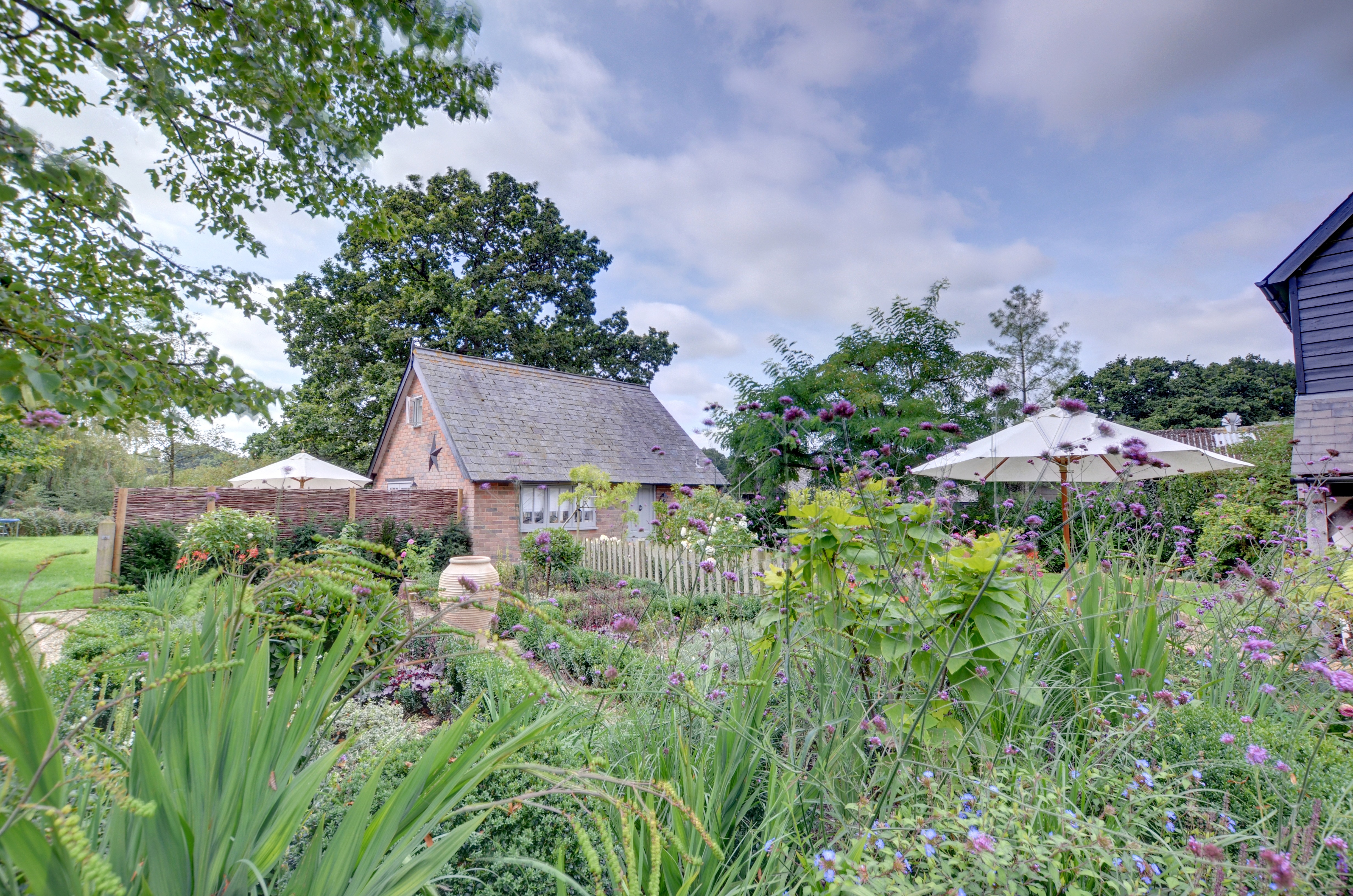 AS261 - Exterior.jpg